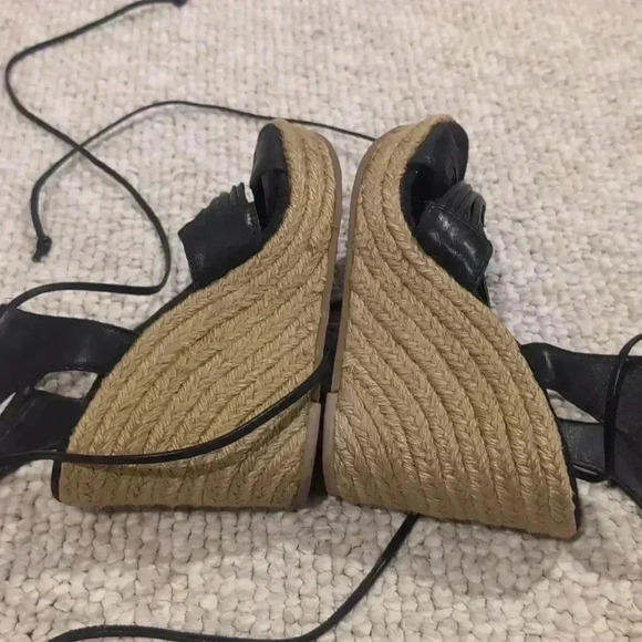 Gianni Bini Black leather Wedge Sandals - Picture 8 of 8